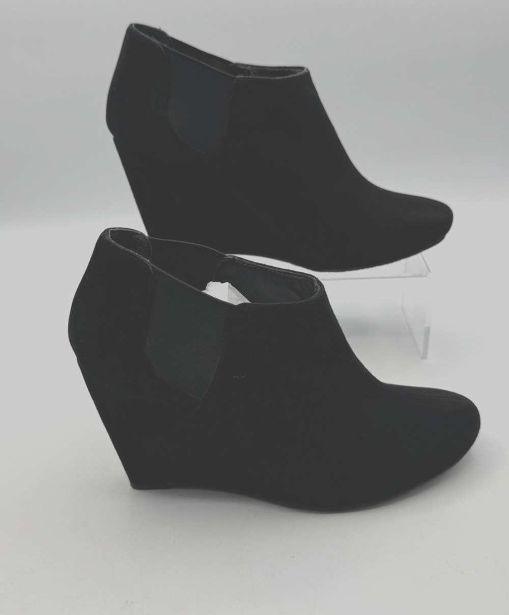 Vince Camuto Ankle Wedge Ankle Boot SUEDE Black EU Size 37, US women’s sz 7